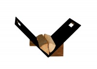 Holzkorb Kaminzubehör Kamingarnitur – Schwarz beschichtet , Griffe und Sockel - Nussholz